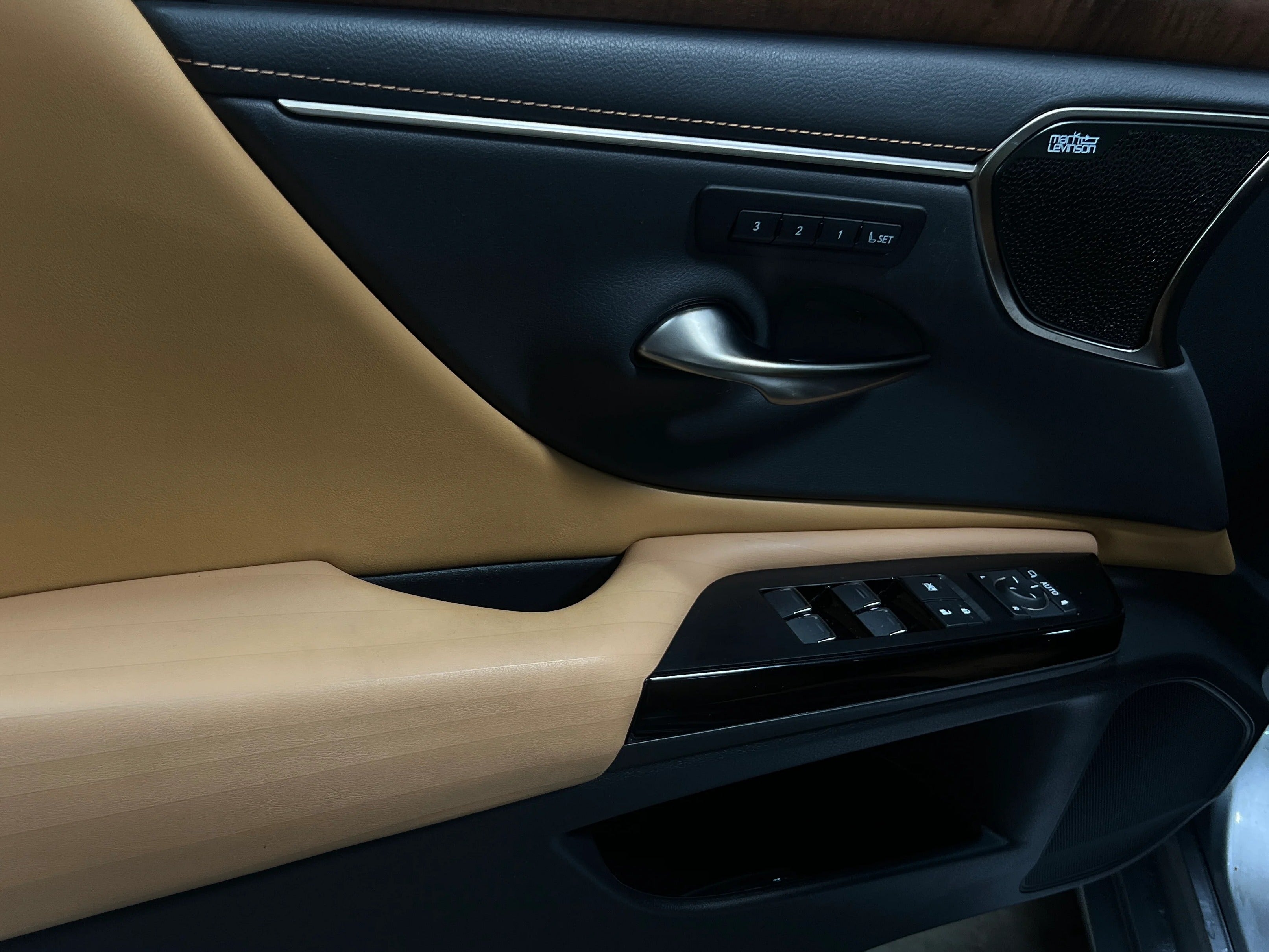 lexus es hybrid 2022 58AEA1C14NU013688 image lexus es hybrid 2022 58AEA1C14NU013688 image